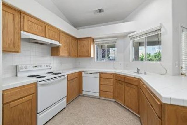 10282 N Whitney Avenue, Fresno, CA 93730