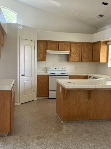 10282 N Whitney Avenue, Fresno, CA 93730