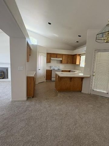 10282 N Whitney Avenue, Fresno, CA 93730