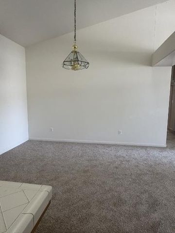 10282 N Whitney Avenue, Fresno, CA 93730