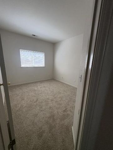 10282 N Whitney Avenue, Fresno, CA 93730