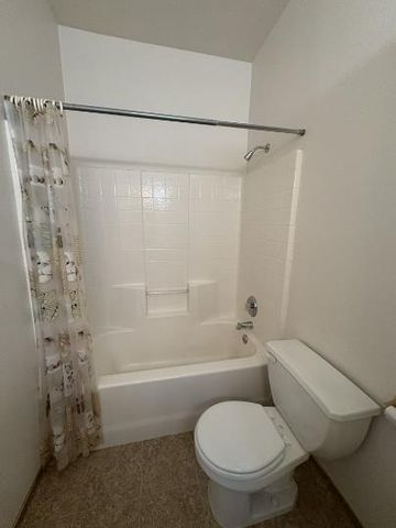 10282 N Whitney Avenue, Fresno, CA 93730