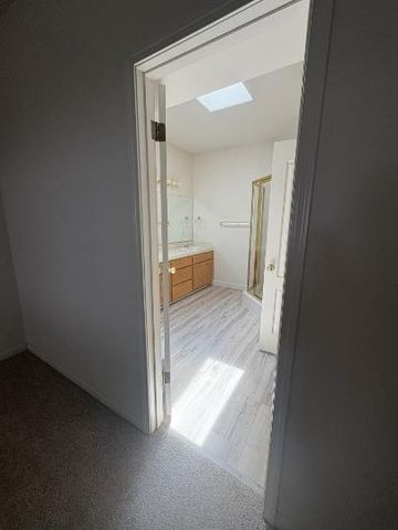 10282 N Whitney Avenue, Fresno, CA 93730