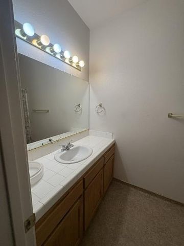 10282 N Whitney Avenue, Fresno, CA 93730