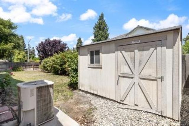 10282 N Whitney Avenue, Fresno, CA 93730