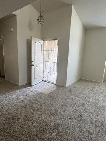 10282 N Whitney Avenue, Fresno, CA 93730