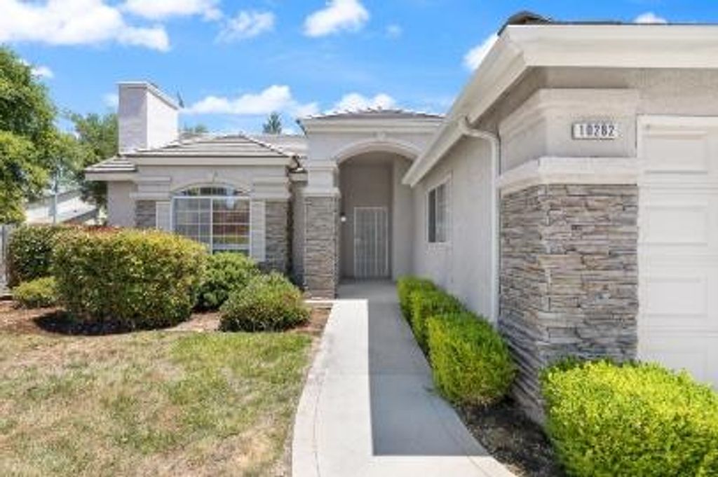 10282 N Whitney Avenue, Fresno, CA 93730
