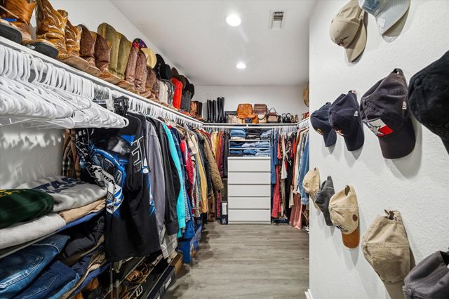 8435 Broadleaf Avenue, Baytown, TX 77521