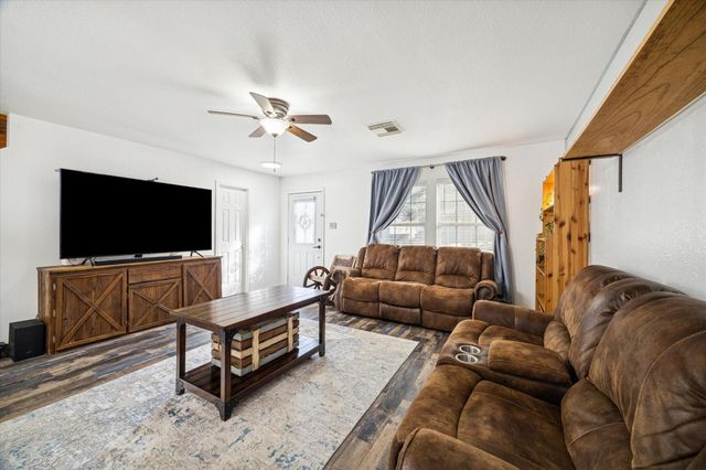 8435 Broadleaf Avenue, Baytown, TX 77521