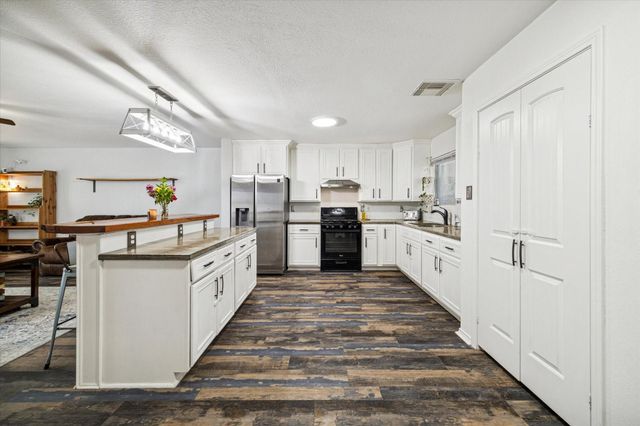 8435 Broadleaf Avenue, Baytown, TX 77521