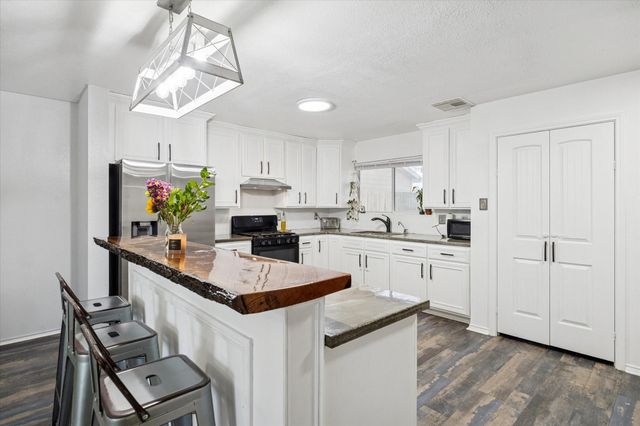 8435 Broadleaf Avenue, Baytown, TX 77521