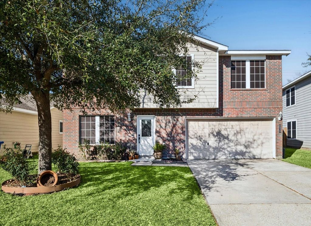 8435 Broadleaf Avenue, Baytown, TX 77521