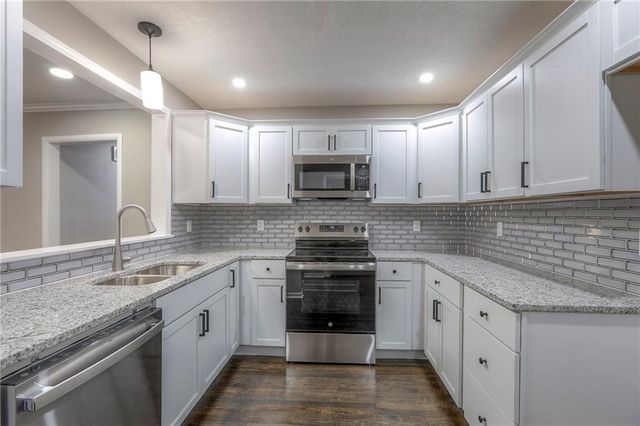 8819 E 80th Terrace, Raytown, MO 64138