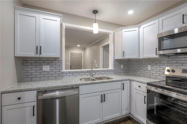 8819 E 80th Terrace, Raytown, MO 64138