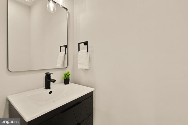 815 MARIETTA PL NW, Washington, DC 20011