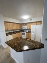 3670 N 56th Ave 708, Hollywood, FL 33021