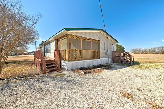 1437 Heidenreich LN, Uhland, TX 78640