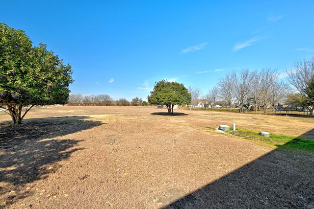 1437 Heidenreich LN, Uhland, TX 78640