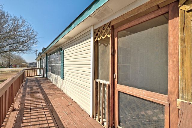 1437 Heidenreich LN, Uhland, TX 78640