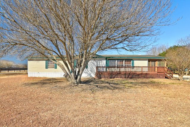 1437 Heidenreich LN, Uhland, TX 78640