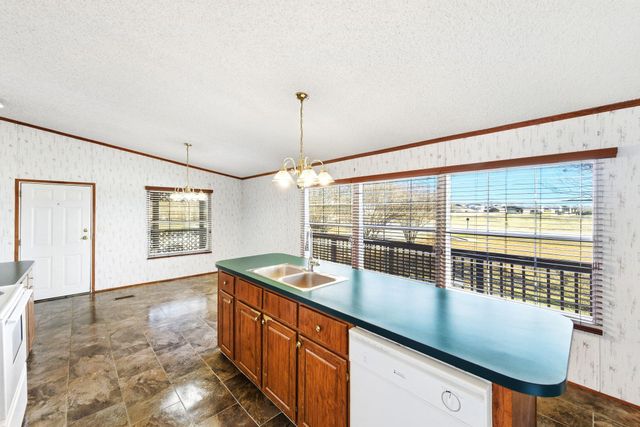 1437 Heidenreich LN, Uhland, TX 78640