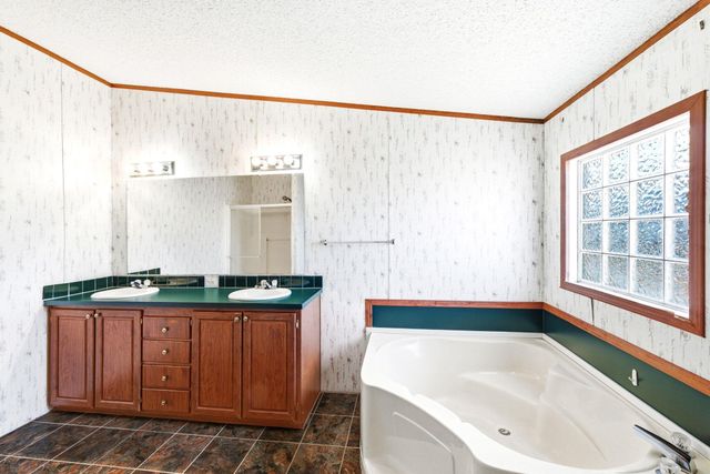 1437 Heidenreich LN, Uhland, TX 78640