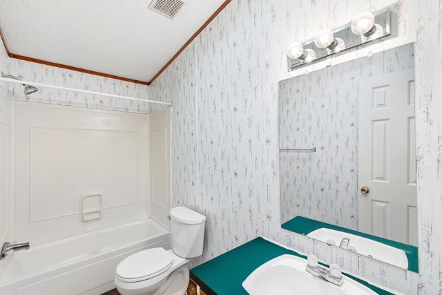 1437 Heidenreich LN, Uhland, TX 78640