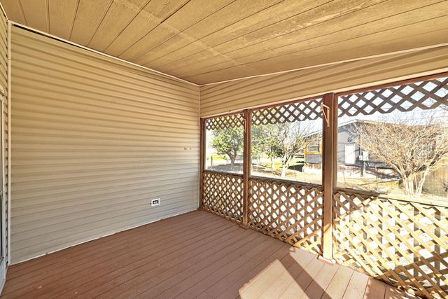 1437 Heidenreich LN, Uhland, TX 78640