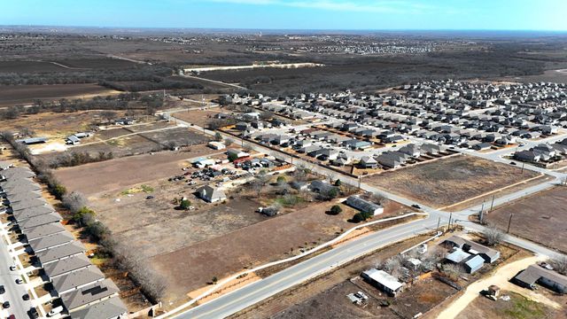 1437 Heidenreich LN, Uhland, TX 78640