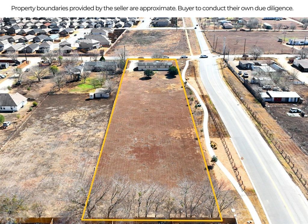 1437 Heidenreich LN, Uhland, TX 78640