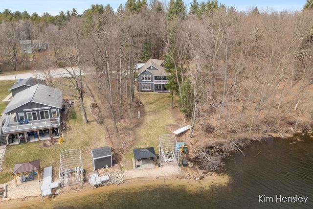 12636 Point Drive, Gowen, MI 49326