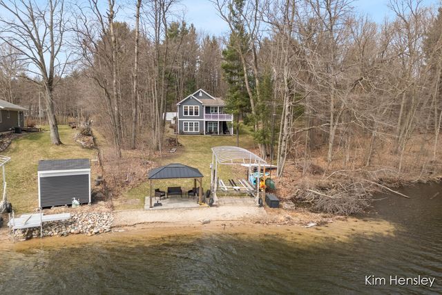 12636 Point Drive, Gowen, MI 49326
