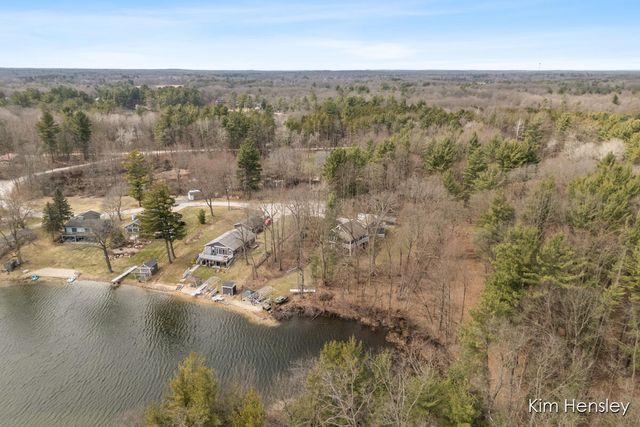 12636 Point Drive, Gowen, MI 49326