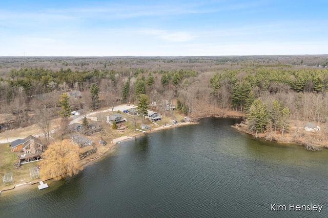 12636 Point Drive, Gowen, MI 49326