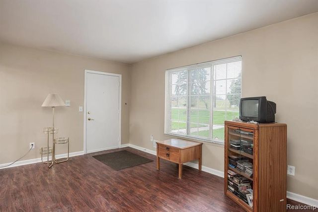 43992 Freeway Dr 94, Sterling Heights, MI 48313
