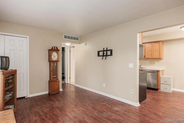43992 Freeway Dr 94, Sterling Heights, MI 48313