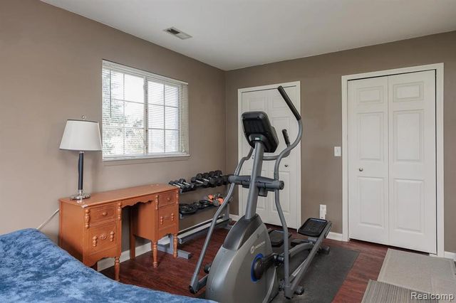 43992 Freeway Dr 94, Sterling Heights, MI 48313