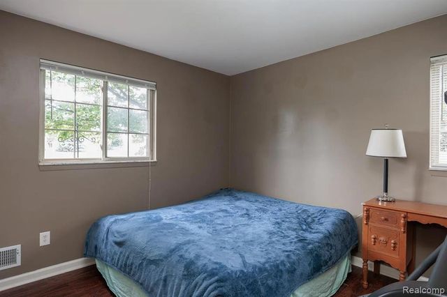 43992 Freeway Dr 94, Sterling Heights, MI 48313