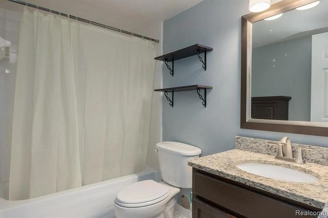 43992 Freeway Dr 94, Sterling Heights, MI 48313