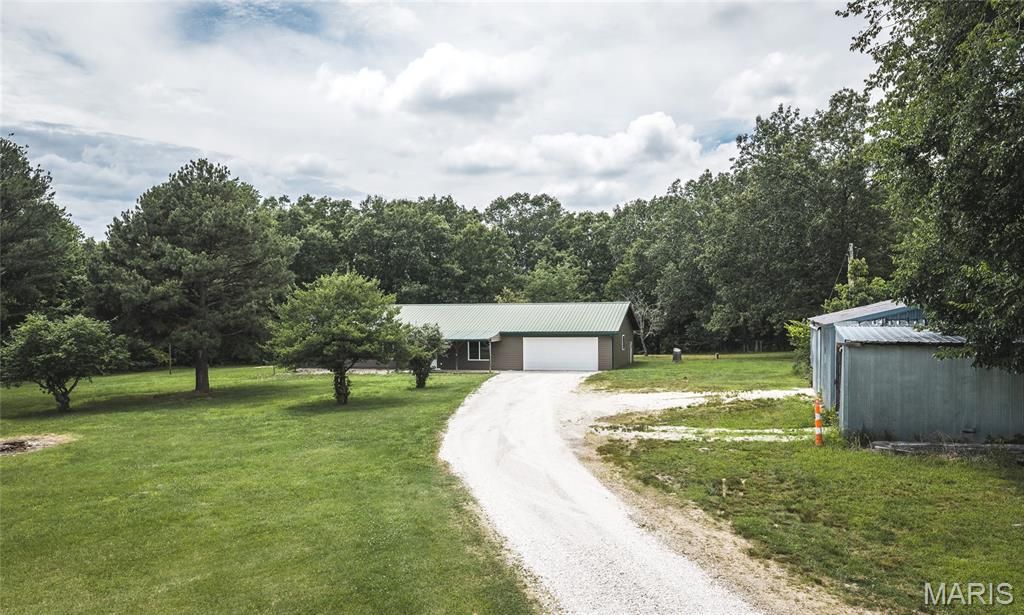 Image 2 of property listing at 8107 Highway 185, Sullivan, MO 63056