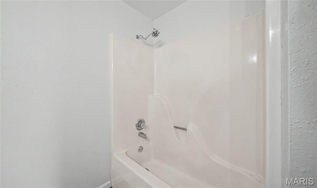 Image 14 of property listing at 8107 Highway 185, Sullivan, MO 63056