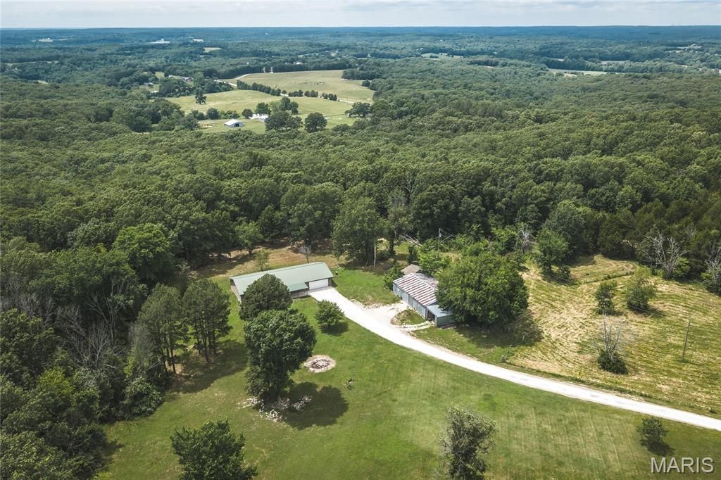 Image 3 of property listing at 8107 Highway 185, Sullivan, MO 63056