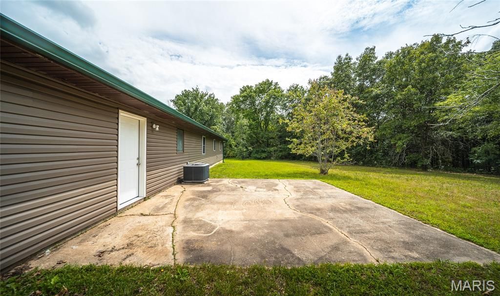 Image 28 of property listing at 8107 Highway 185, Sullivan, MO 63056