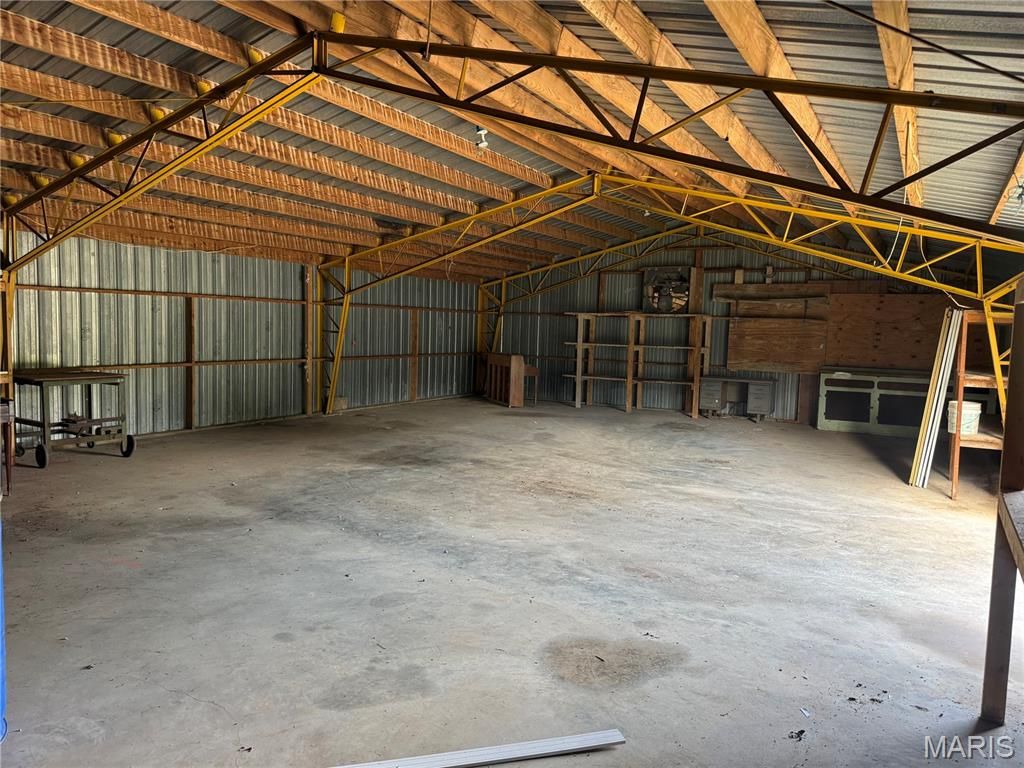 Image 4 of property listing at 8107 Highway 185, Sullivan, MO 63056