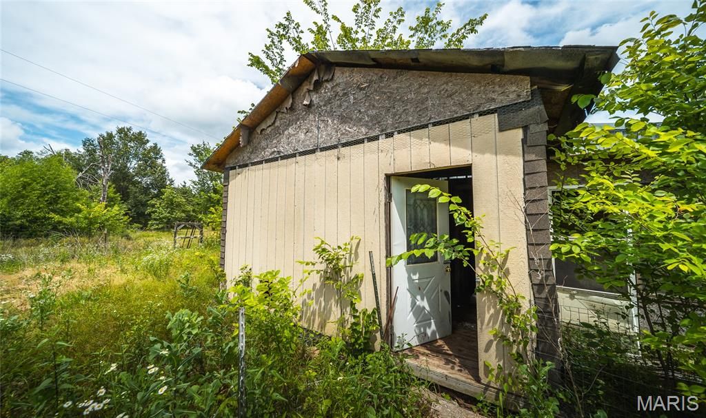 Image 31 of property listing at 8107 Highway 185, Sullivan, MO 63056