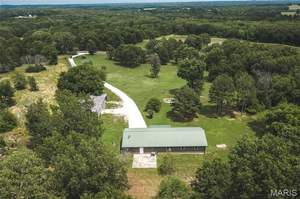 Image 32 of property listing at 8107 Highway 185, Sullivan, MO 63056