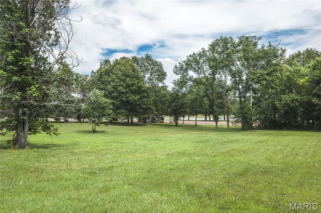 Image 33 of property listing at 8107 Highway 185, Sullivan, MO 63056