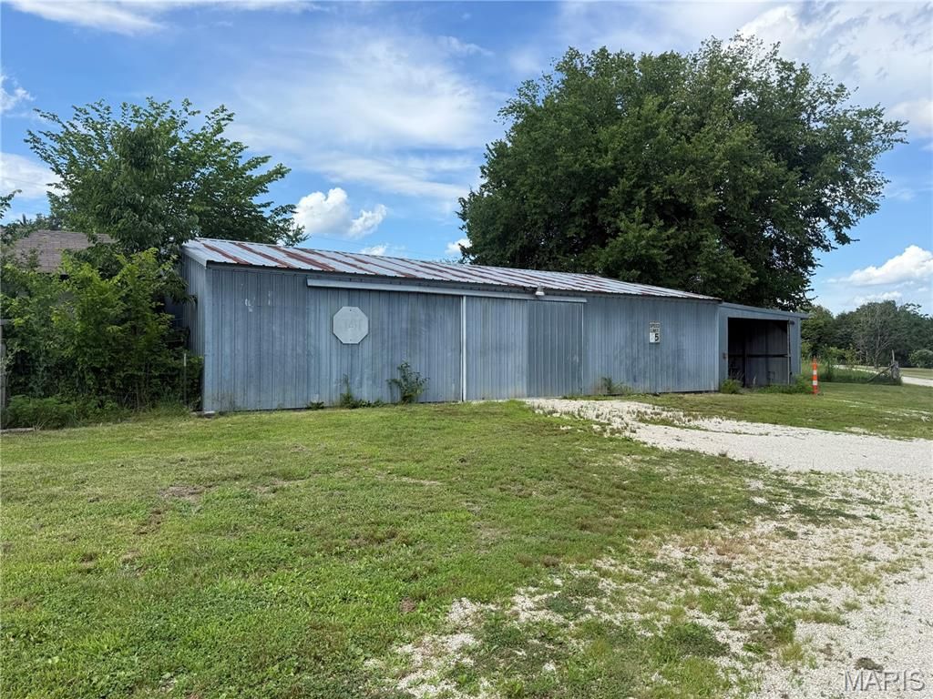 Image 36 of property listing at 8107 Highway 185, Sullivan, MO 63056