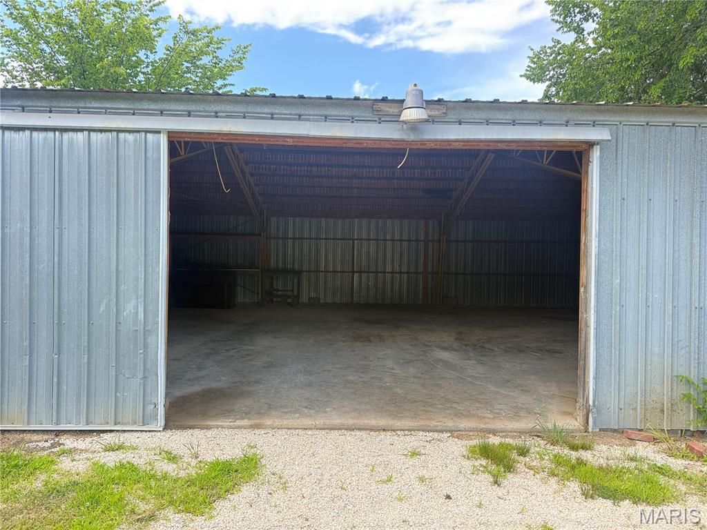 Image 38 of property listing at 8107 Highway 185, Sullivan, MO 63056