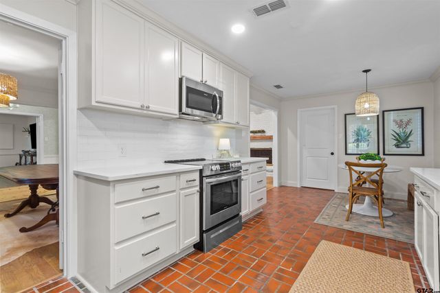 1506 Devonshire Dr, Tyler, TX 75703